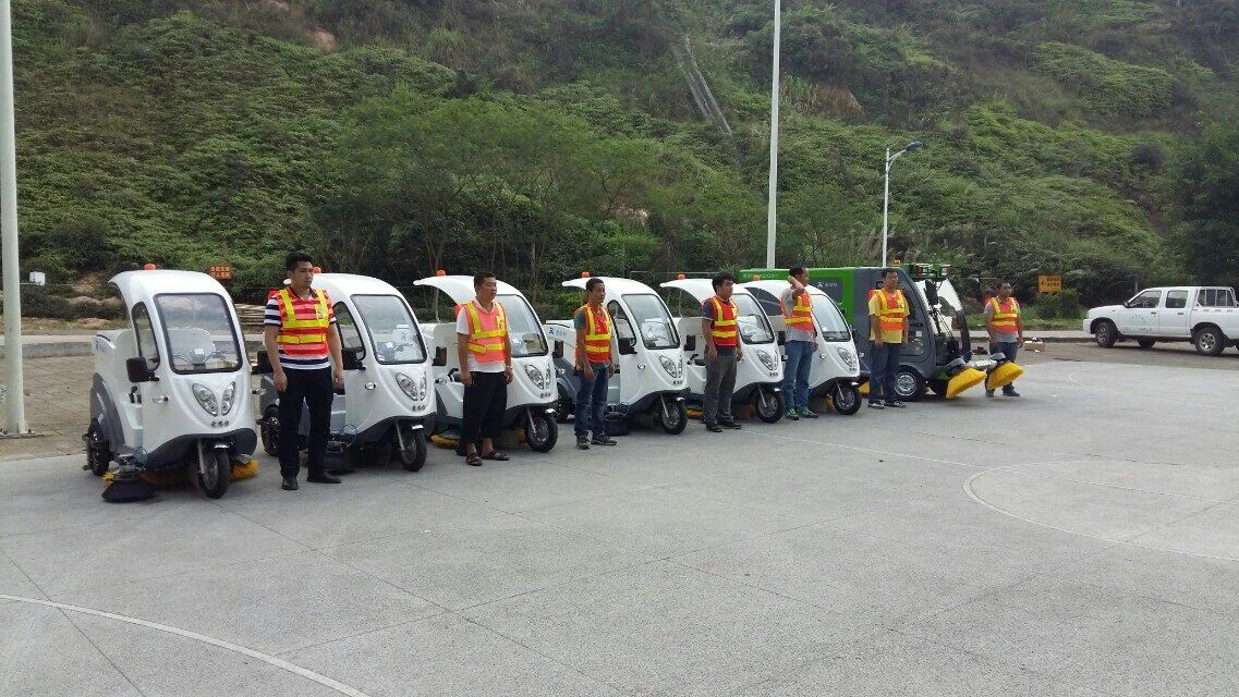 【企業(yè)快訊】深圳龍華新區(qū)第一批愛(ài)瑞特環(huán)衛(wèi)設(shè)備順利交機(jī)！